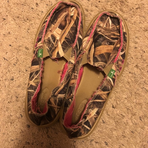 camo sanuks mossy oak